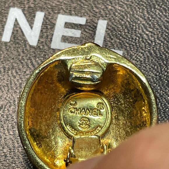 Chanel Gold Floral Earrings vintage Clip on with COA - Picture 6 of 7